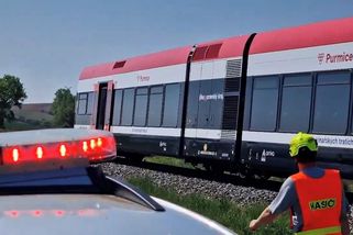 Cyklista na Hodonínsku vjel přímo pod houkající vlak, na místě zemřel - Novinky